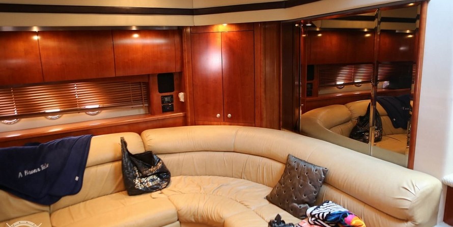 Cruisers Yachts 520 Sports Coupe