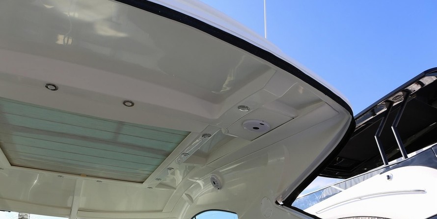 Cruisers Yachts 520 Sports Coupe