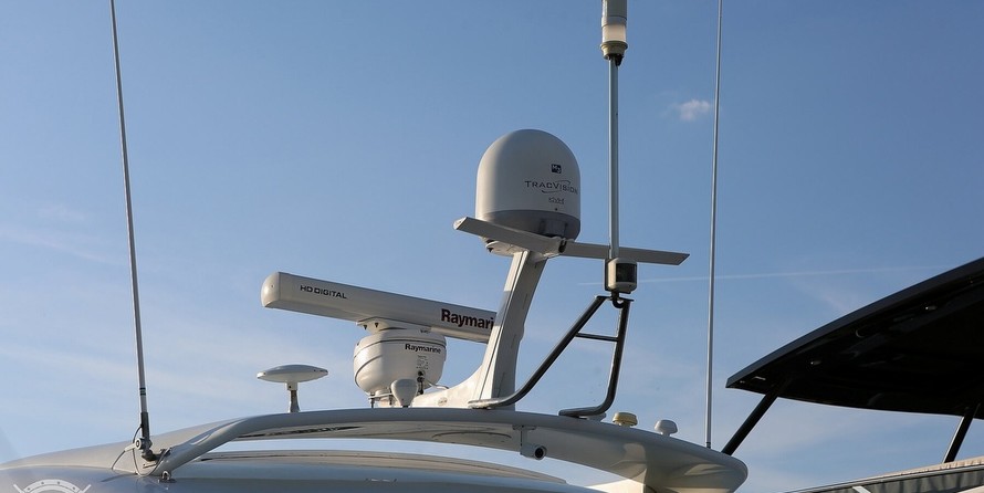 Cruisers Yachts 520 Sports Coupe