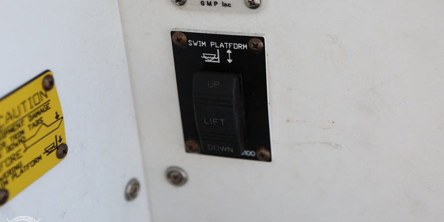 Cruisers Yachts 520 Sports Coupe