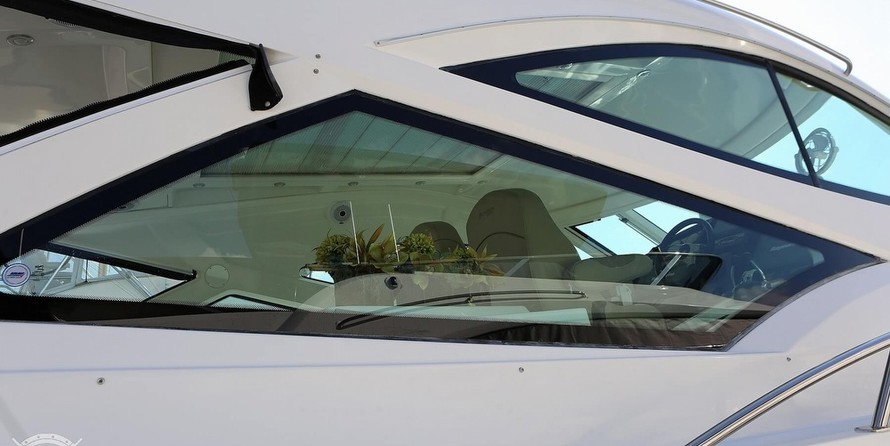 Cruisers Yachts 520 Sports Coupe