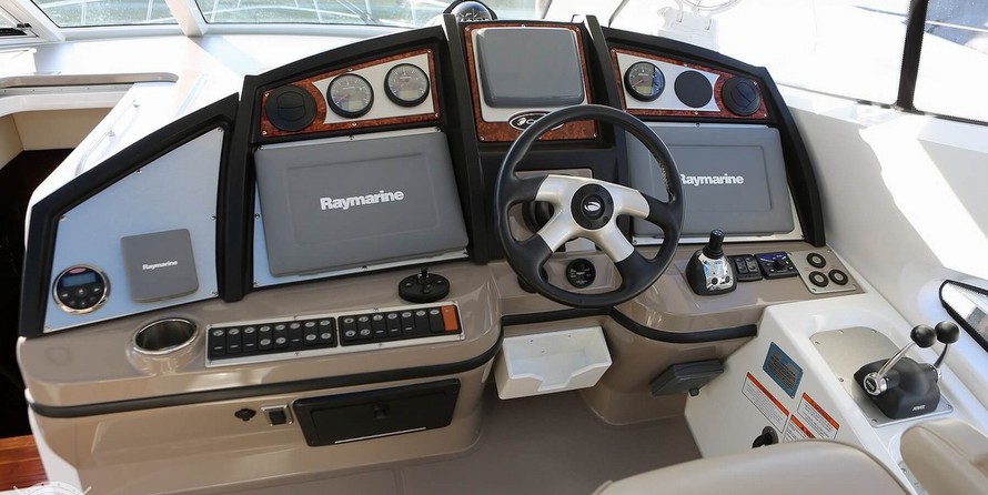 Cruisers Yachts 520 Sports Coupe