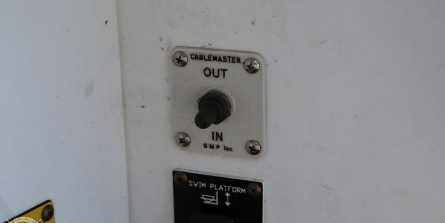 Cruisers Yachts 520 Sports Coupe