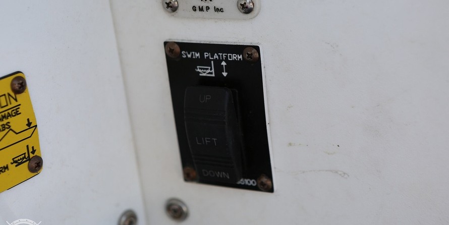 Cruisers Yachts 520 Sports Coupe