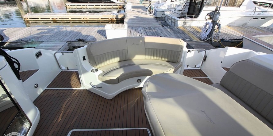 Cruisers Yachts 520 Sports Coupe