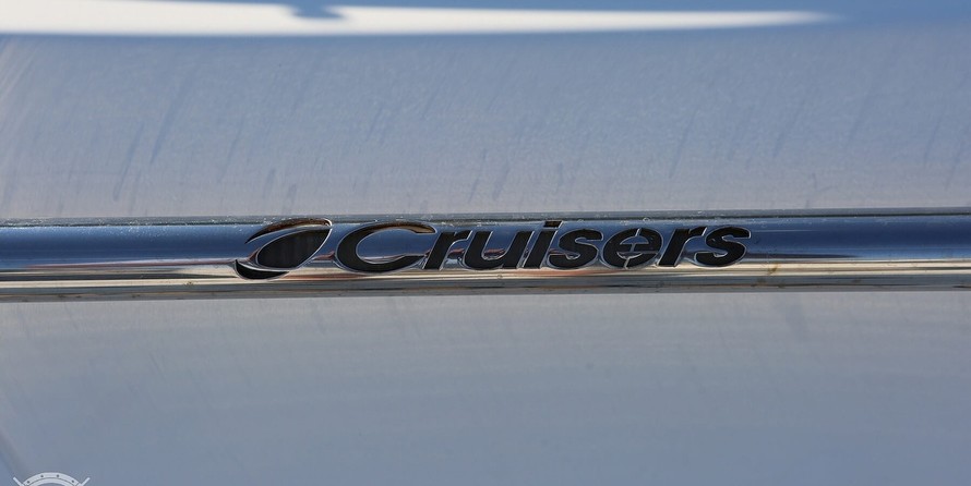 Cruisers Yachts 520 Sports Coupe