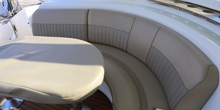 Cruisers Yachts 520 Sports Coupe