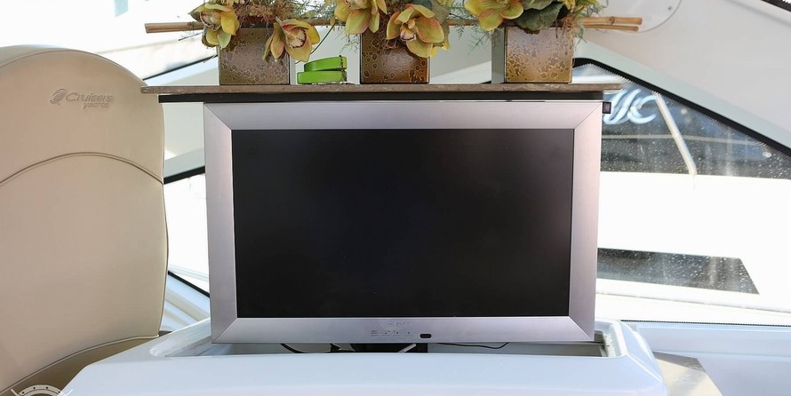 Cruisers Yachts 520 Sports Coupe