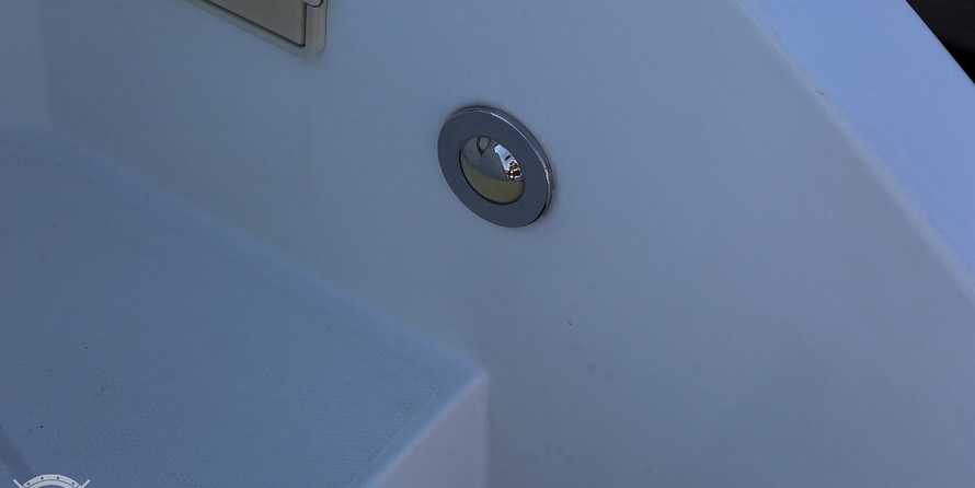 Cruisers Yachts 520 Sports Coupe