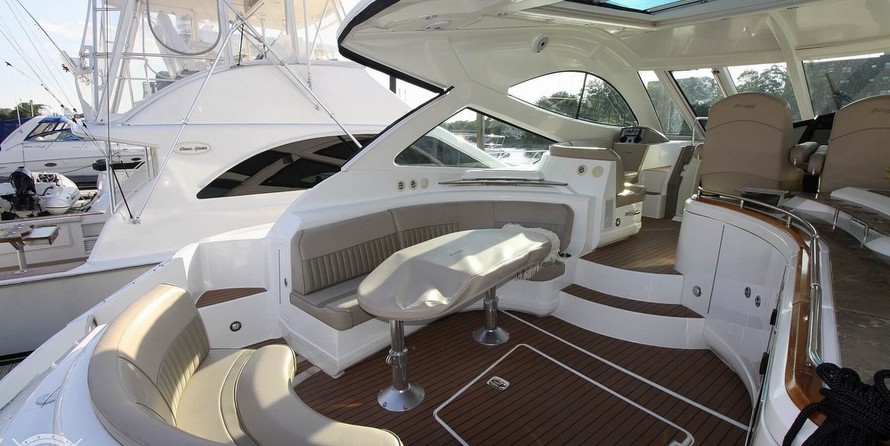 Cruisers Yachts 520 Sports Coupe