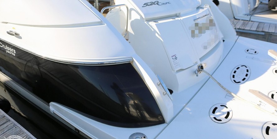 Cruisers Yachts 520 Sports Coupe