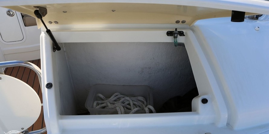 Cruisers Yachts 520 Sports Coupe