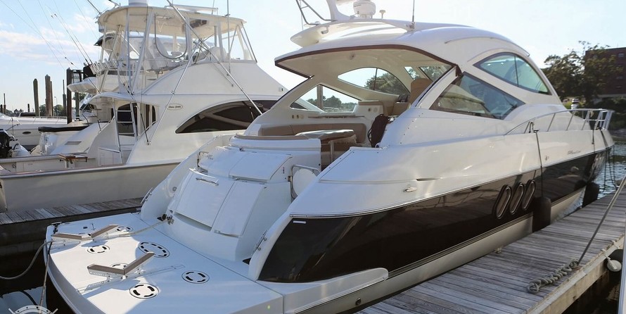 Cruisers Yachts 520 Sports Coupe