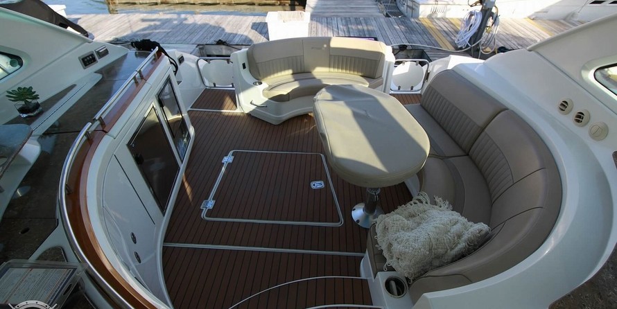 Cruisers Yachts 520 Sports Coupe