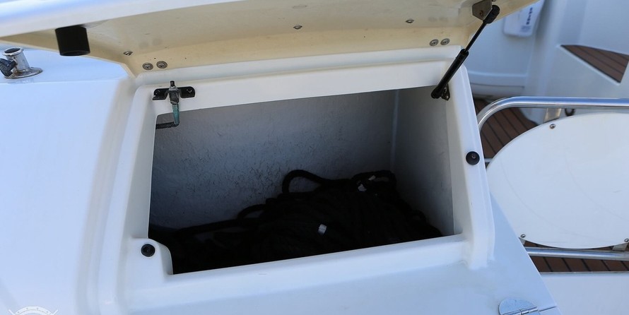 Cruisers Yachts 520 Sports Coupe