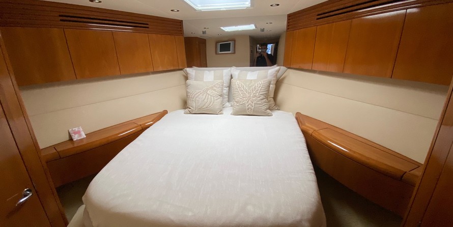 Hatteras 54 Convertible