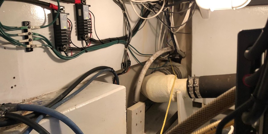 Custom Carolina Lewis Brothers 41 Flybridge Sportfish