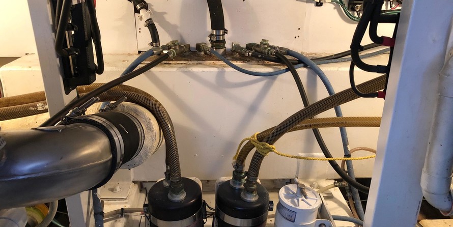 Custom Carolina Lewis Brothers 41 Flybridge Sportfish