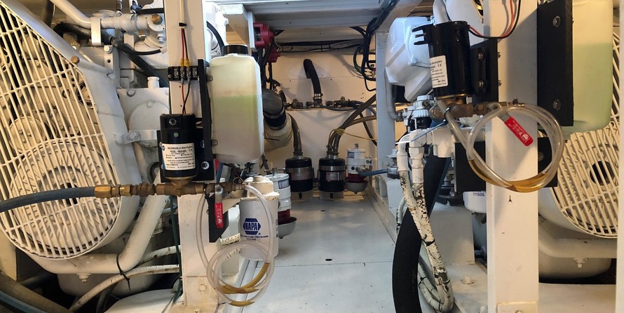 Custom Carolina Lewis Brothers 41 Flybridge Sportfish