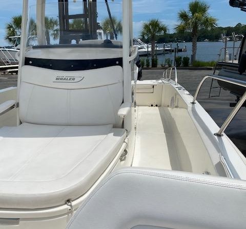 Boston Whaler 270 Dauntless