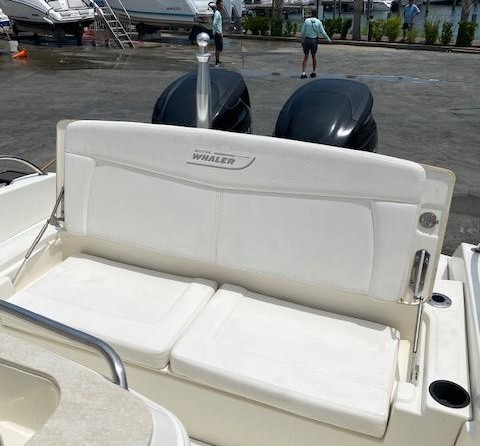 Boston Whaler 270 Dauntless