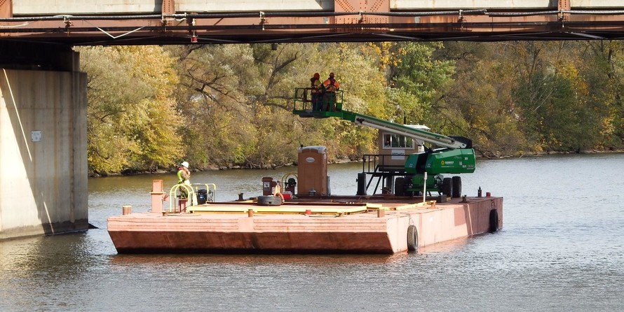 Commercial 100' x 34' x 7' Barge Charter