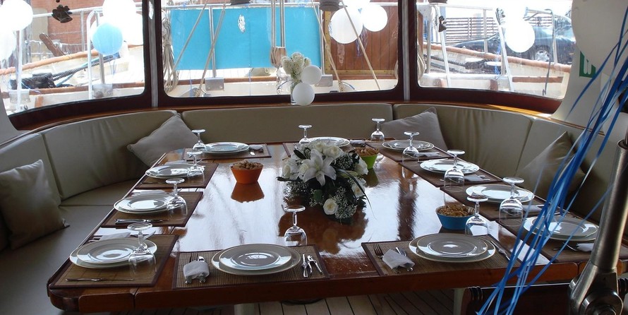 Pilothouse Yarrow & Co.