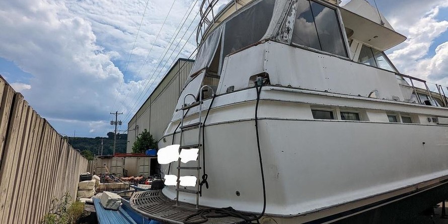 Chris-Craft Commander 44