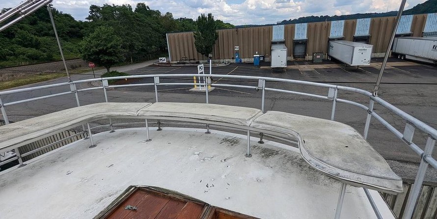 Chris-Craft Commander 44