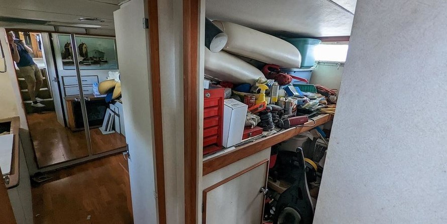 Chris-Craft Commander 44