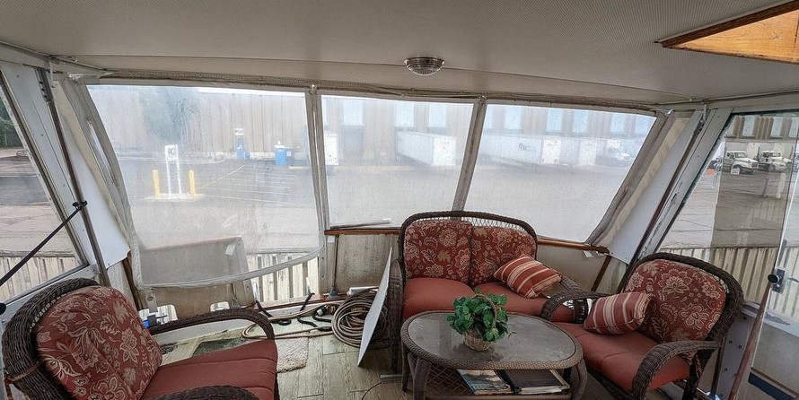 Chris-Craft Commander 44