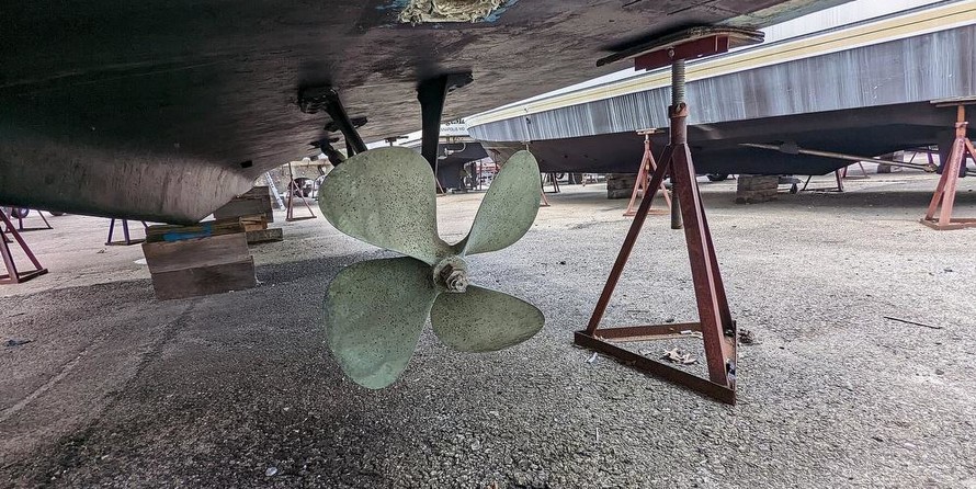 Chris-Craft Commander 44