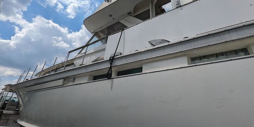 Chris-Craft Commander 44