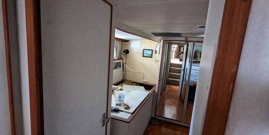 Chris-Craft Commander 44