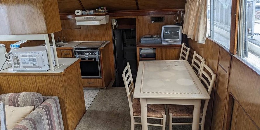 Chris-Craft Commander 44