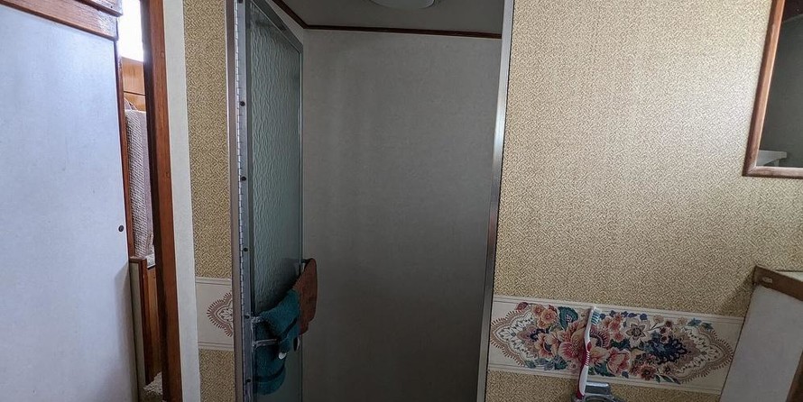 Chris-Craft Commander 44