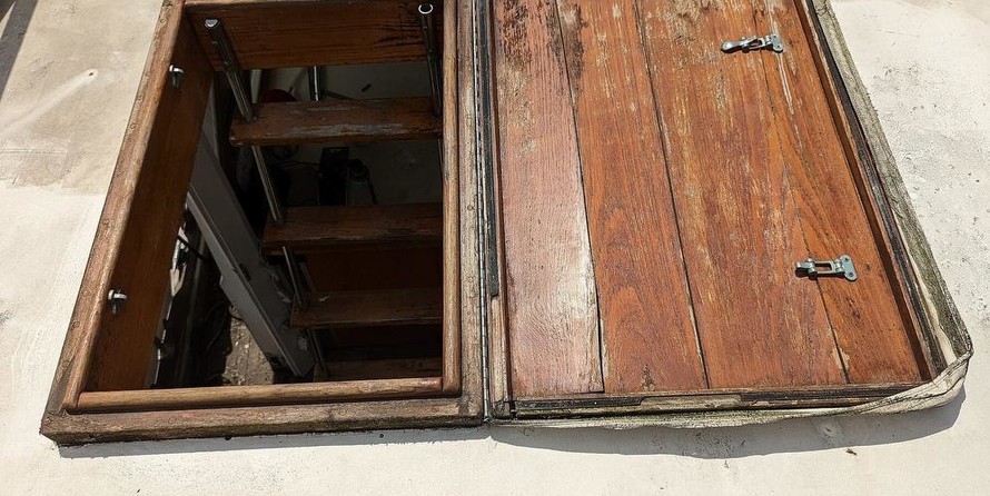 Chris-Craft Commander 44