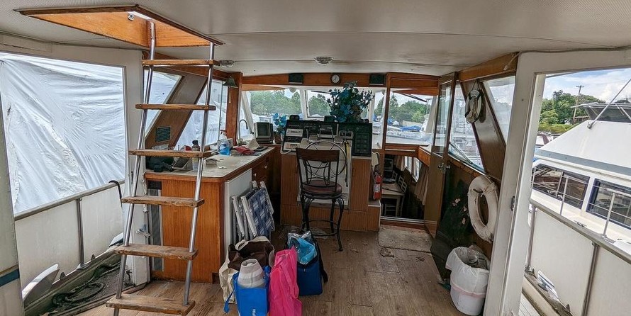 Chris-Craft Commander 44