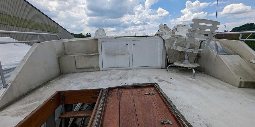 Chris-Craft Commander 44