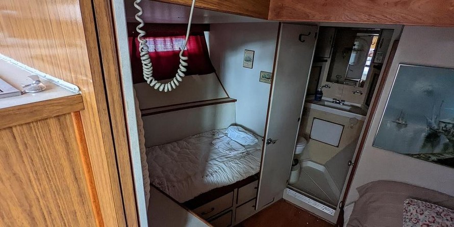 Chris-Craft Commander 44