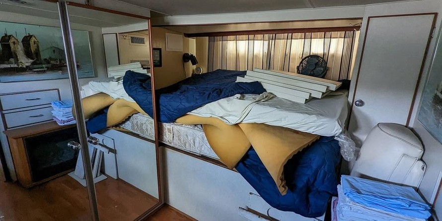 Chris-Craft Commander 44