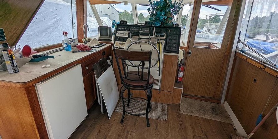 Chris-Craft Commander 44