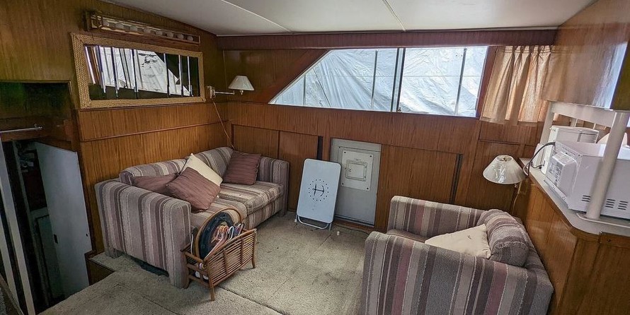 Chris-Craft Commander 44