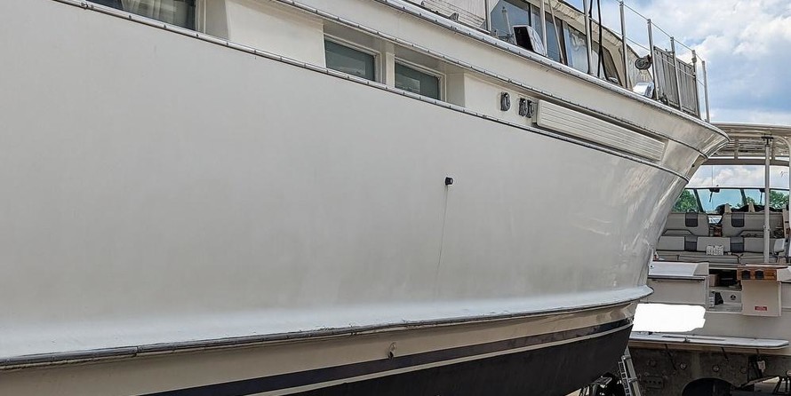 Chris-Craft Commander 44