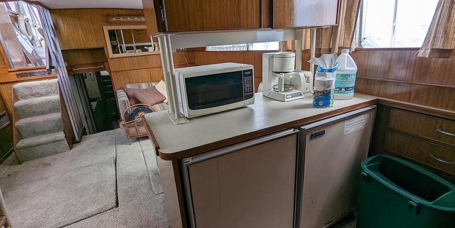 Chris-Craft Commander 44