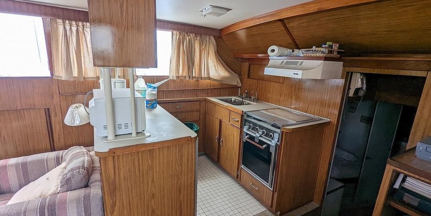 Chris-Craft Commander 44