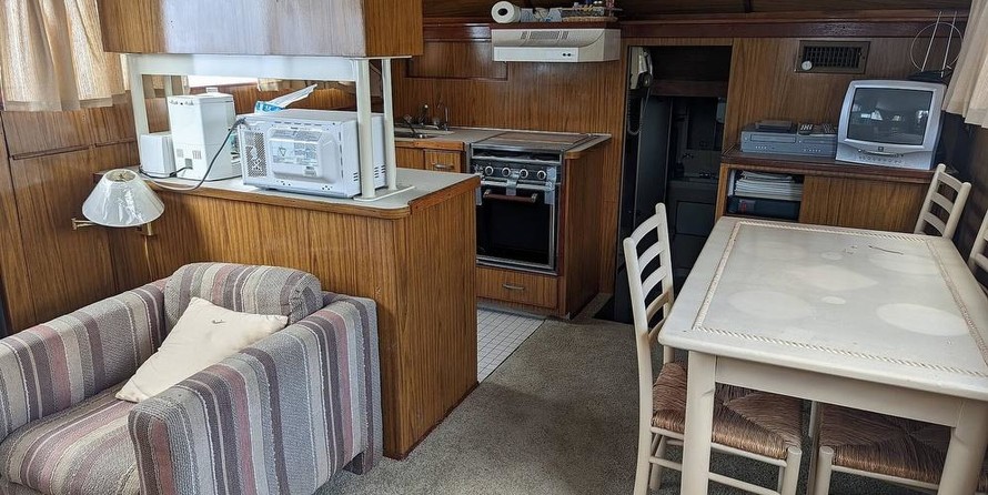 Chris-Craft Commander 44