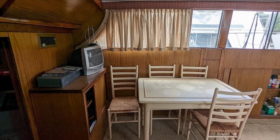 Chris-Craft Commander 44