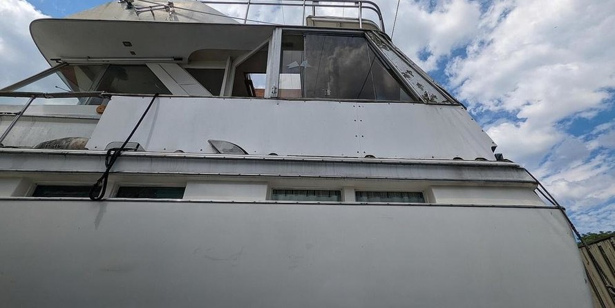 Chris-Craft Commander 44