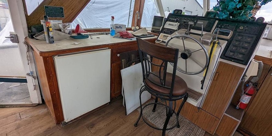 Chris-Craft Commander 44